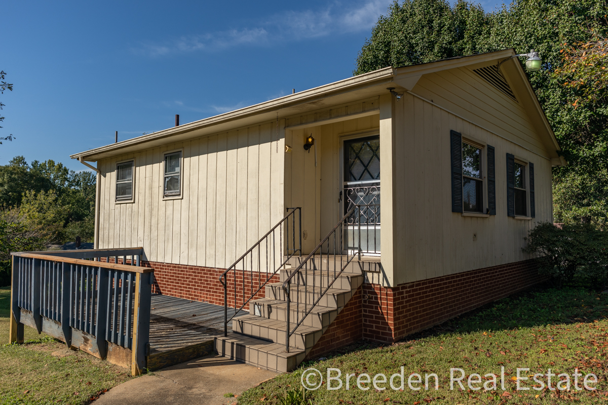 106 Flora Lane Northeast