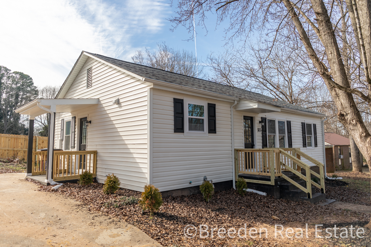 328-10: 303 Putnam Street